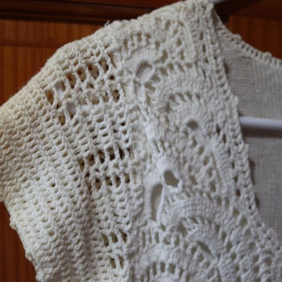 Vintage Avon White Lacey Crochet Short Sleeve Scoop Neck Top Small - Picture 4 of 9